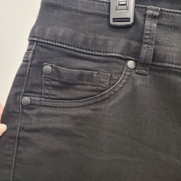 Torrid Woman's Solid Black Denim High Waisted Stretch Jegging Jeans Plus Sz 14R - Picture 2 of 7